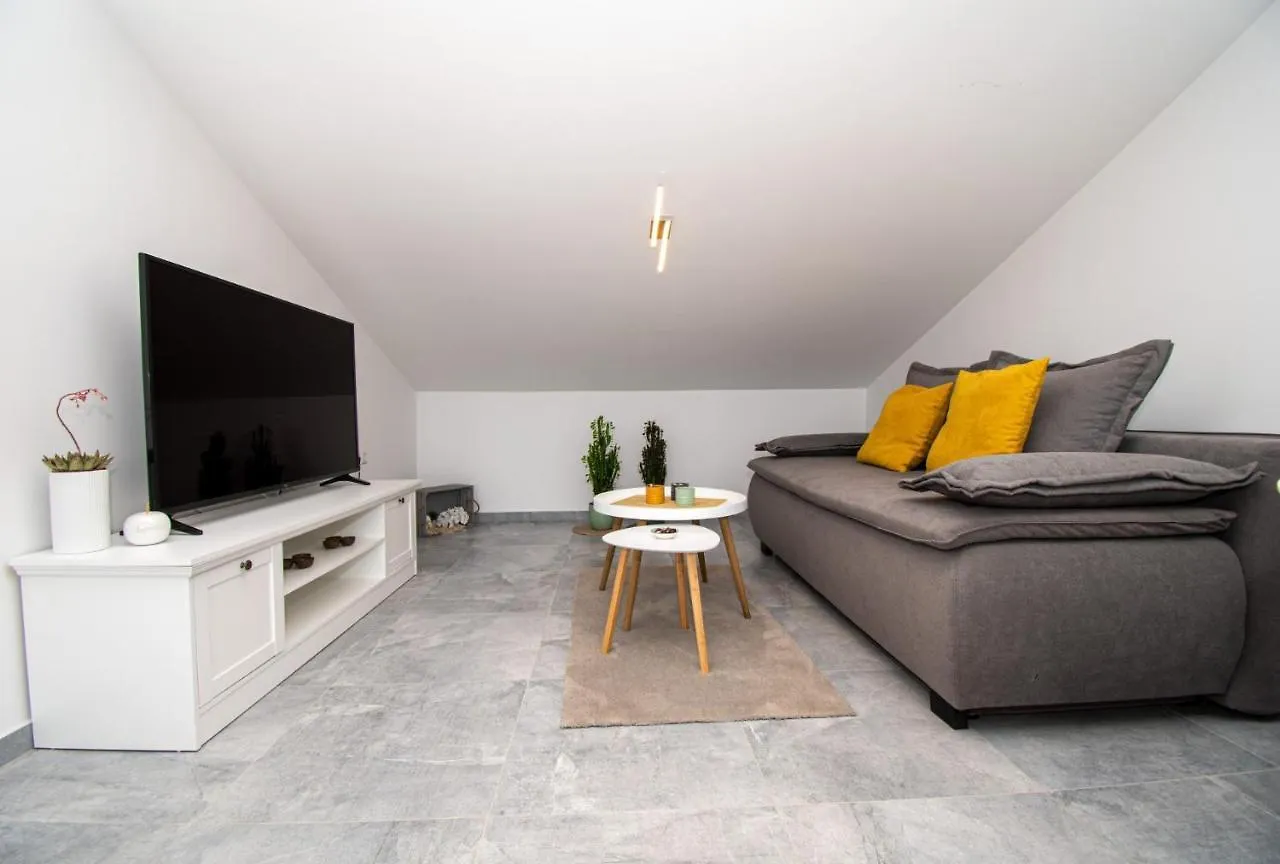 Apartments Megy Mit Meerblick In Medulin,Istrien
